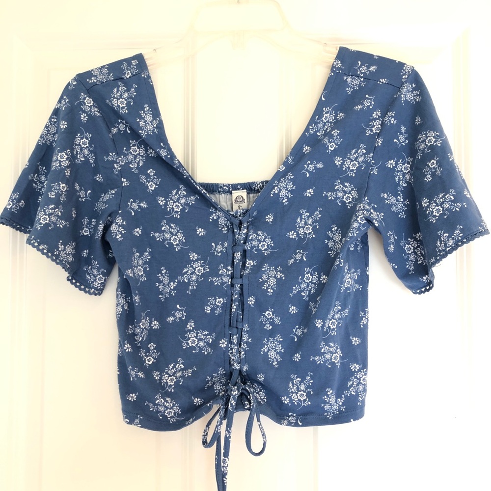 American Rag Cropped Blue Floral Top Size S